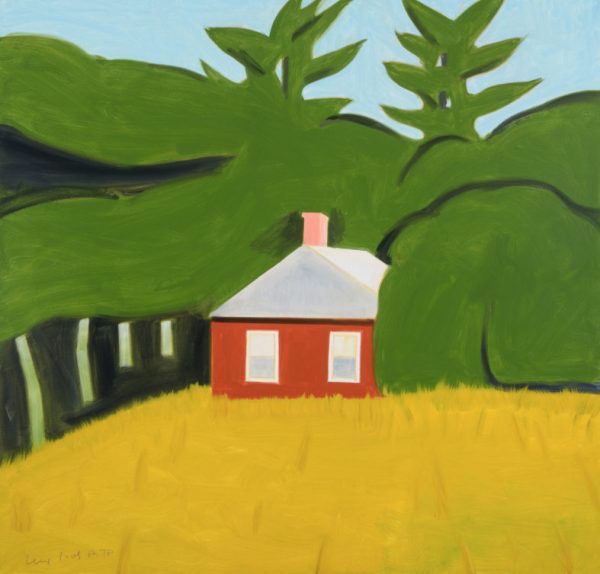 Bild eines kleinen, roten Hauses mit zwei Fenstern vor einem Waldgebiet. Im Vordergrund sieht man ein Feld.